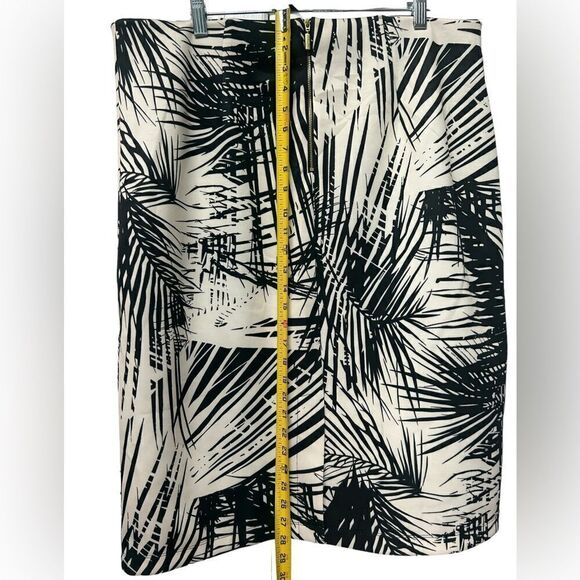 Dress Barn Cream Bodycon Pencil Mini Skirt Black Leaves Plants Pattern Stretchy - Picture 5 of 5